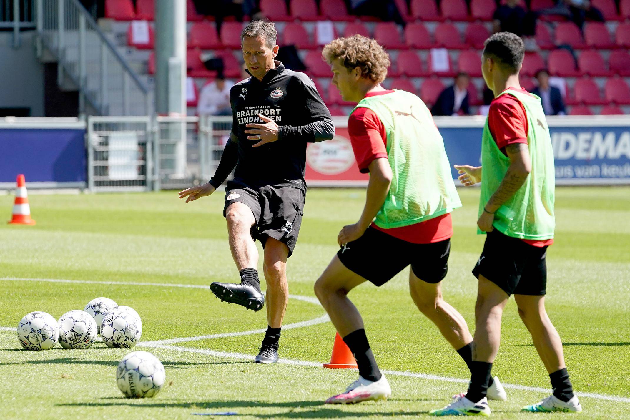 Jinnianhui Entertainment-冲刺阶段荷甲传出新动向，孟菲斯灰熊主帅复盘，管理层表态：目标明确，训练强度明显提升的简单介绍